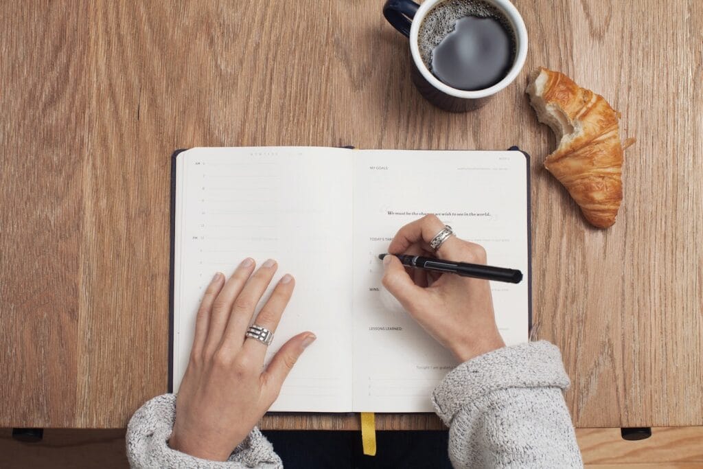 How To Politely Decline An Invitation: 2 Easy Scripts (+ tips)