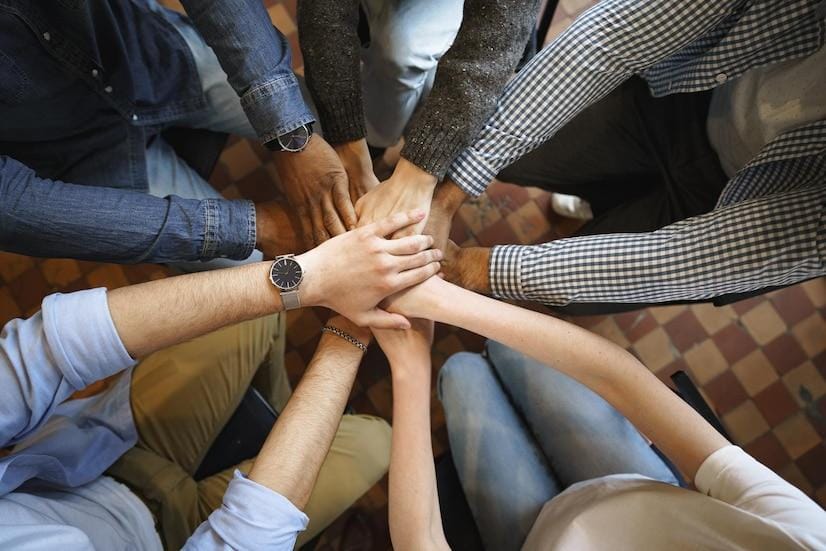 How to Deal with a Difficult Coworker (5 Tips + Scenarios)