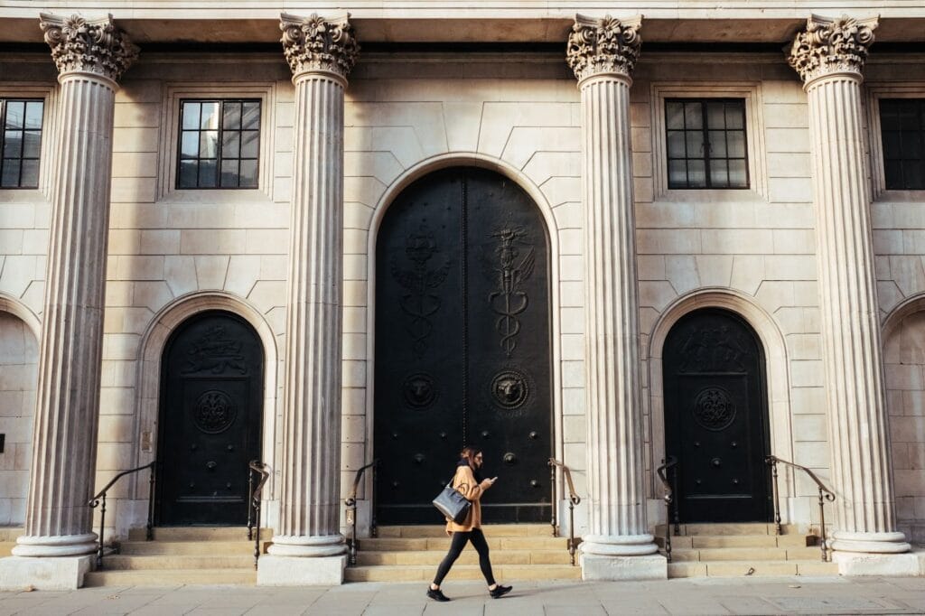 Best Online Savings Accounts 2025 (NYT Bestseller’s Picks)
