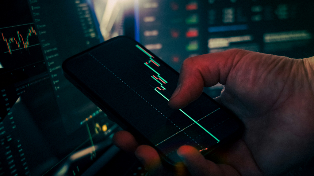 The Minimum Variance Portfolio for Stable Low-Risk Returns