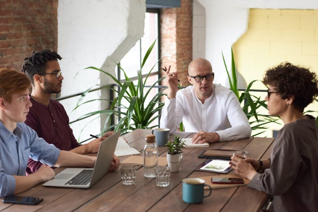 How to Deal With Office Politics: 4 Pro Tips From Experts
