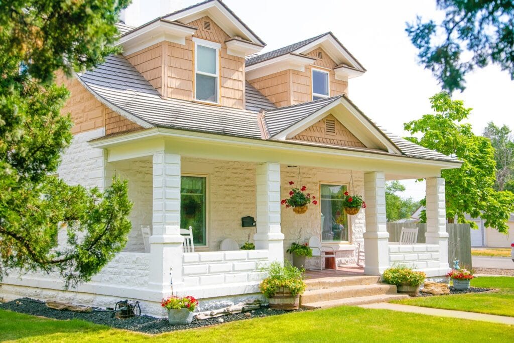 Buying a House in a Recession: Pros, Cons, and Expert Advice