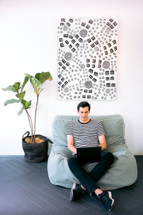 How to Become A Freelancer in 6 Easy Steps (While Keeping Your Job)