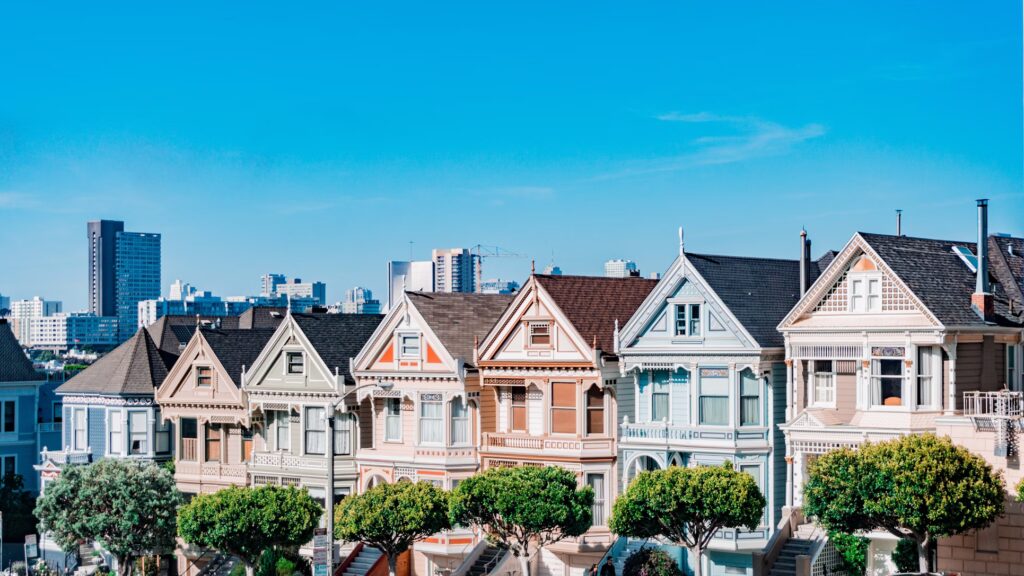 Settling the Condo vs Townhouse Debate (Which is Right For You?)