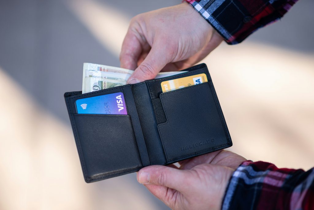 Cash or Card? (A Complete Guide To Optimizing Each Purchase)