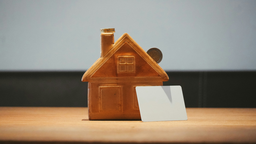 How to Save on Home Insurance (Without Sacrificing Coverage)