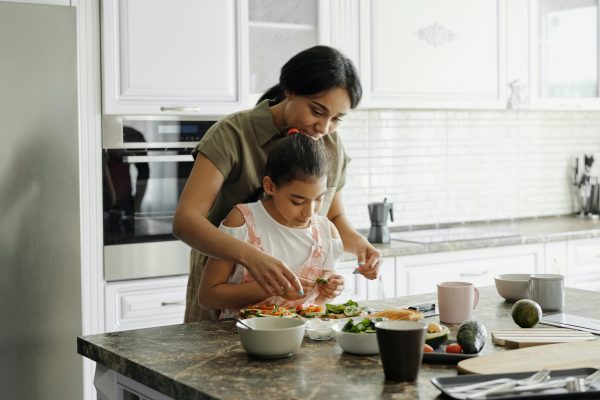 pexels-august-de-richelieu-4259707 stay-at-home-mom-jobs